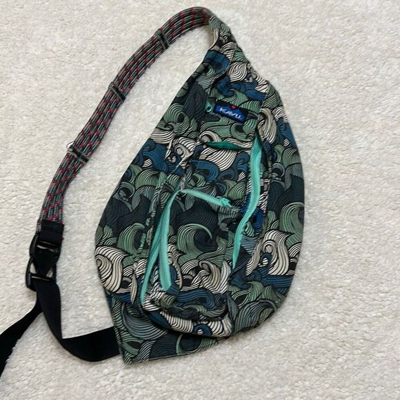 Rare Kavu Ocean Waves Pattern Slingbag - Picture 2 of 6